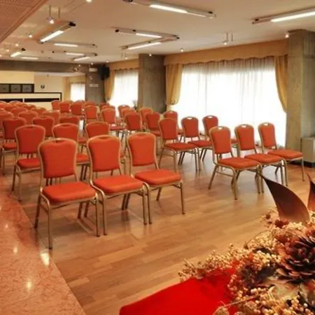 מלון Leopardi 4*