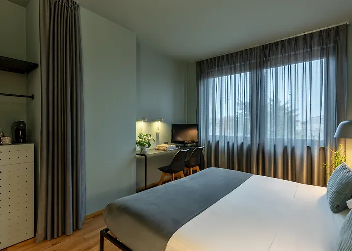 莱奥帕尔迪酒店 4*